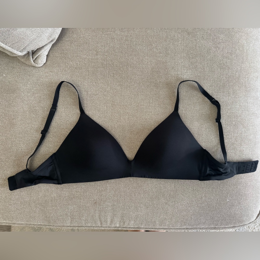 Skims wireless form tshirt bra in black 32C